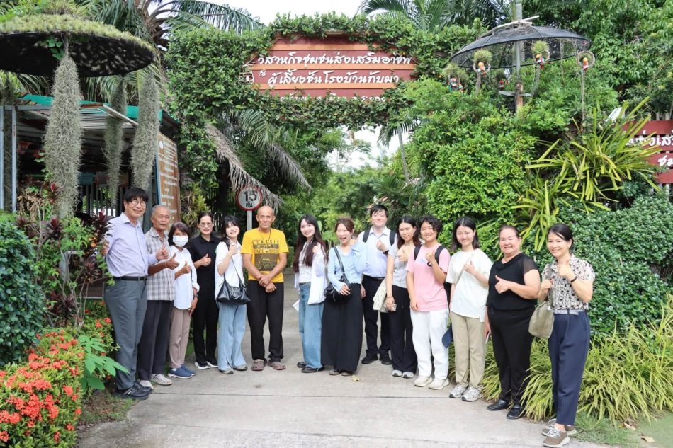 เทศบาลตำบลทับมา ต้อนรับคณะนักศึกษาจากประเทศญี่ปุ่น ศึกษาดูงานแลกเปลี่ยนองค์ความรู้ด้านการพัฒนาคุณภาพชีวิตชุมชน