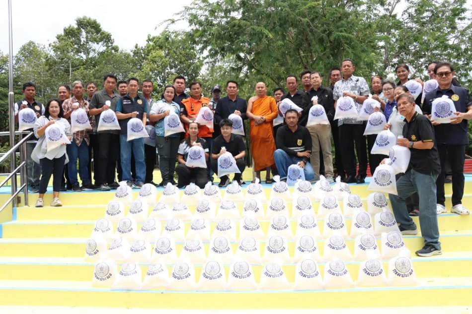 เทศบาลตำบลทับมา ร่วมกับฝ่ายปกครองตำบลทับมา และที่ว่าการอำเภอเมืองระยอง ปล่อยพันธุ์กุ้งก้ามกราม เพิ่มทรัพยากรสัตว์น้ำในพื้นที่
