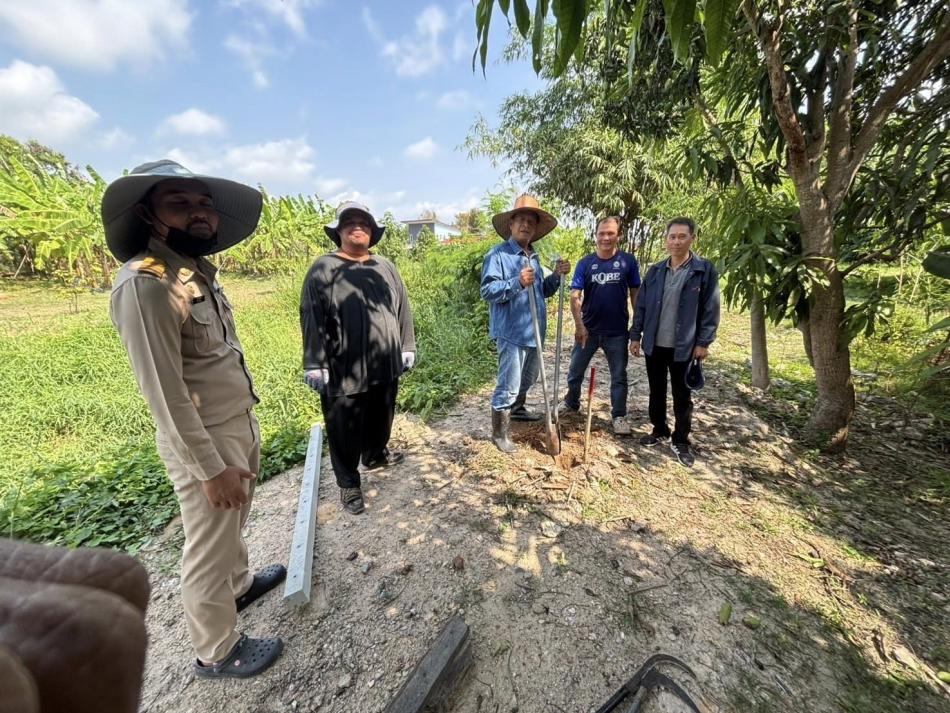 เทศบาลตำบลทับมา ลงพื้นที่สำรวจหลักเขตคลองหนองโพรง ตำบลทับมา