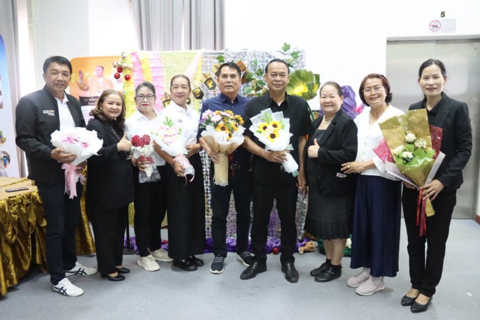 เทศบาลตำบลทับมา จัดพิธีมอบประกาศนียบัตรให้กับผู้สูงอายุ ภายใต้โครงการสนับสนุนการดำเนินงานโรงเรียนผู้สูงอายุตำบลทับมา ประจำปีงบประมาณ พ.ศ. 2569