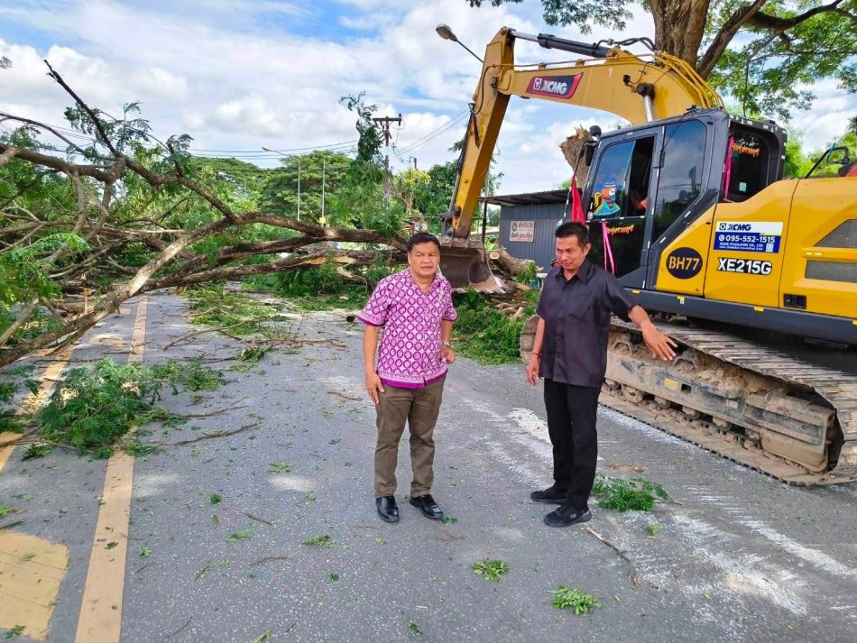 เทศบาลตำบลทับมา ลงพื้นที่ตัดแต่งกิ่งไม้ บริเวณริมถนนทางสาย ทับมา - เขาโบสถ์  หมู่ที่ 7 ตำบลทับมา